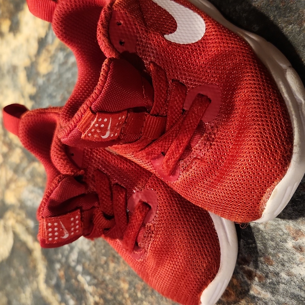 Nike Air Max Motiin Red/ White / Black Toddler Boys Running Shoes. Size 5C